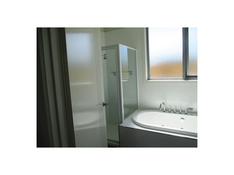 106 Carpenter Street, Lakes Entrance VIC 3909