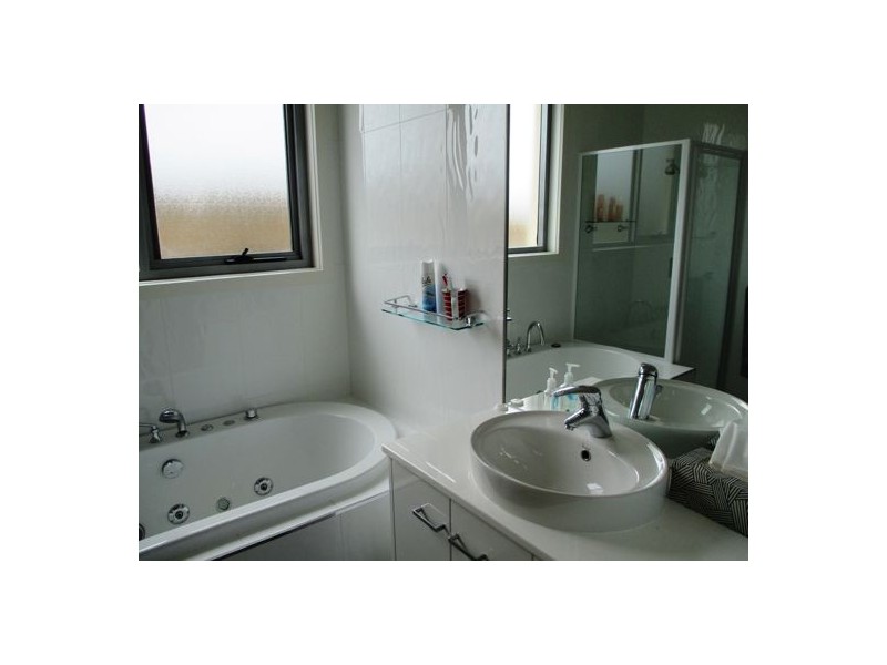 106 Carpenter Street, Lakes Entrance VIC 3909