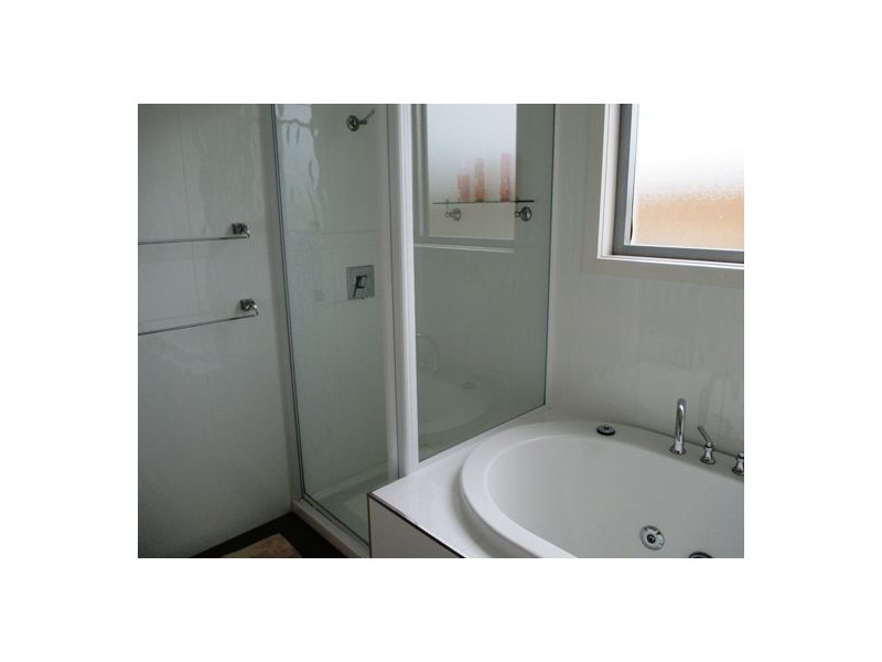 106 Carpenter Street, Lakes Entrance VIC 3909