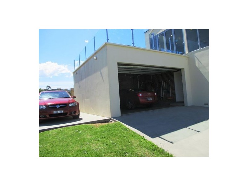 106 Carpenter Street, Lakes Entrance VIC 3909