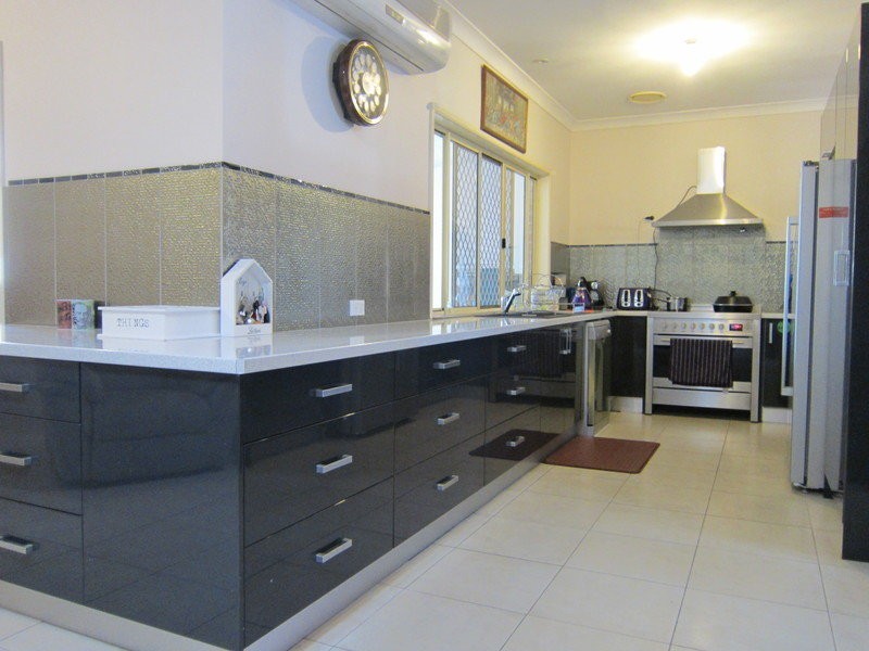 2 Japonica Court, Yamanto QLD 4305