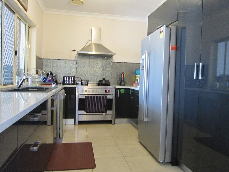 2 Japonica Court, Yamanto QLD 4305