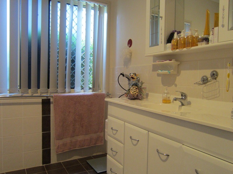 2 Japonica Court, Yamanto QLD 4305