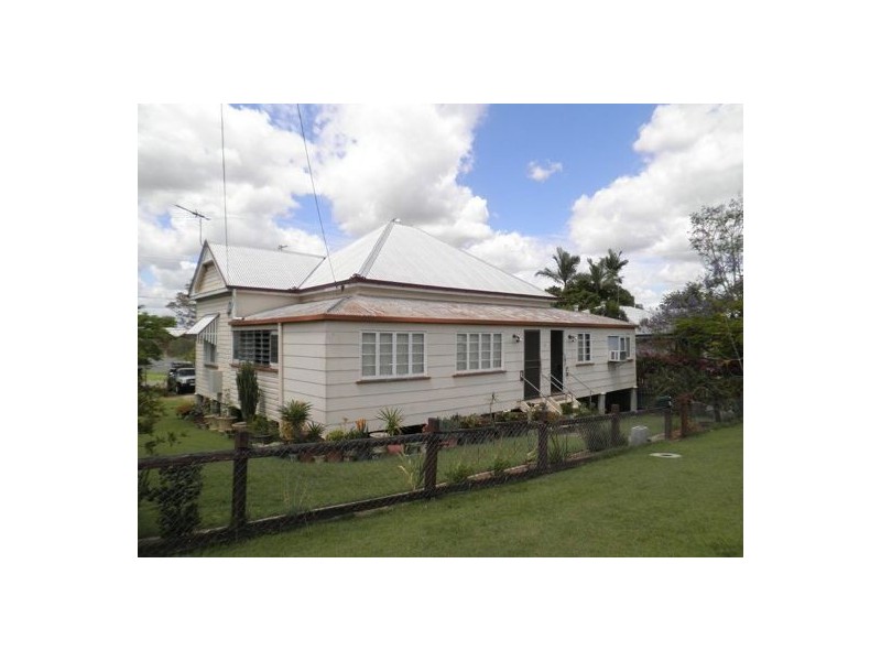 4 McLean Street, North Ipswich QLD 4305
