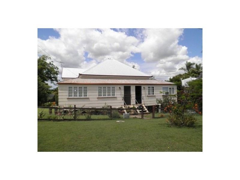 4 McLean Street, North Ipswich QLD 4305