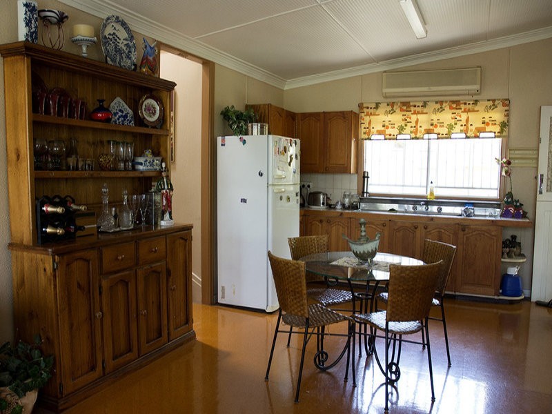 10 Dell Street, Eastern Heights QLD 4305