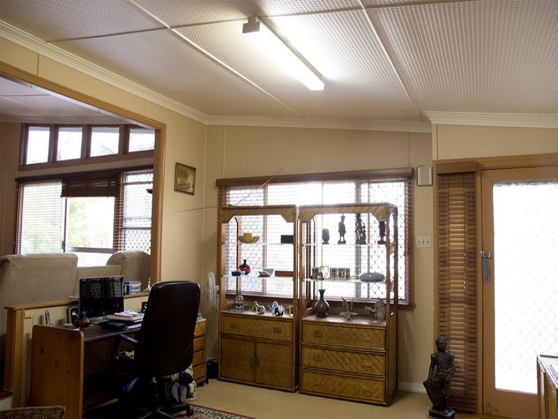 10 Dell Street, Eastern Heights QLD 4305