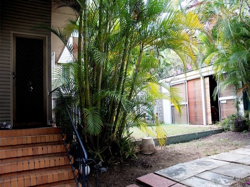 10 Dell Street, Eastern Heights QLD 4305