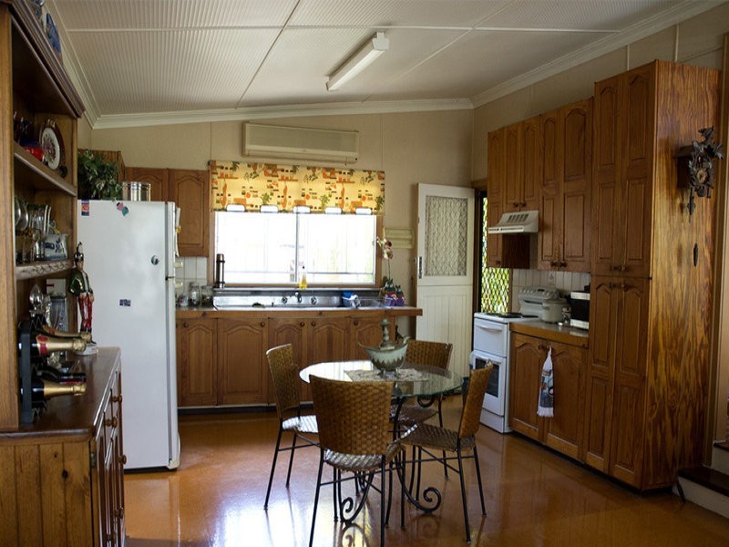 10 Dell Street, Eastern Heights QLD 4305