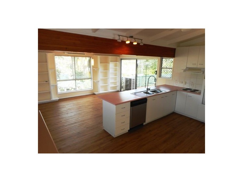 7 Johnston Street, Silkstone QLD 4304