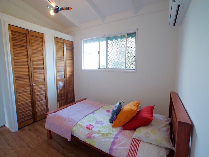 7 Johnston Street, Silkstone QLD 4304