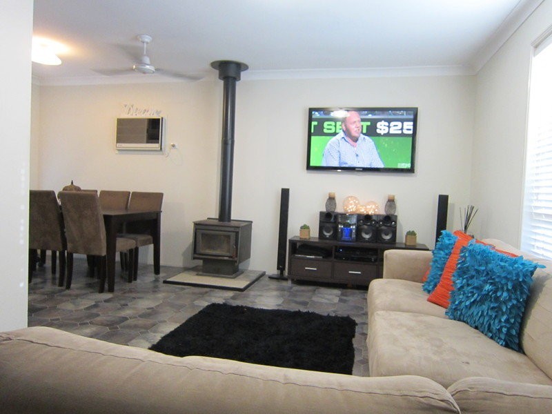 8 Dellvene Crescent, Rosewood QLD 4340