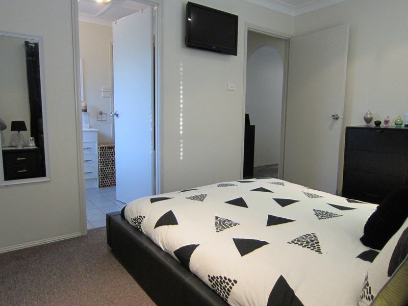 8 Dellvene Crescent, Rosewood QLD 4340