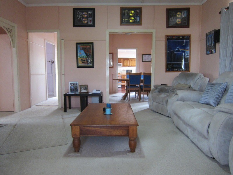 6 McMahon Street, Bundamba QLD 4304