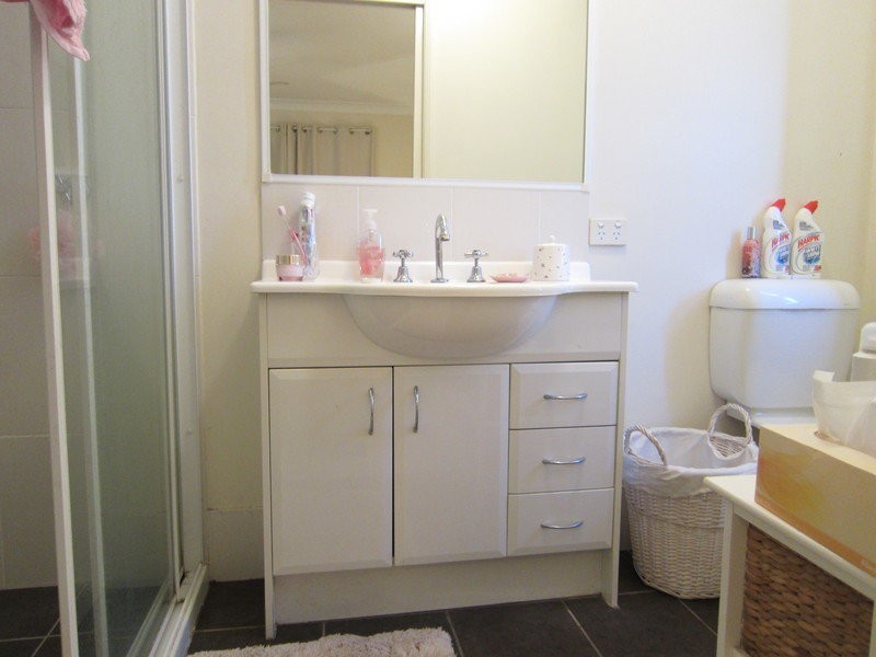 1 Heit Court, North Booval QLD 4304