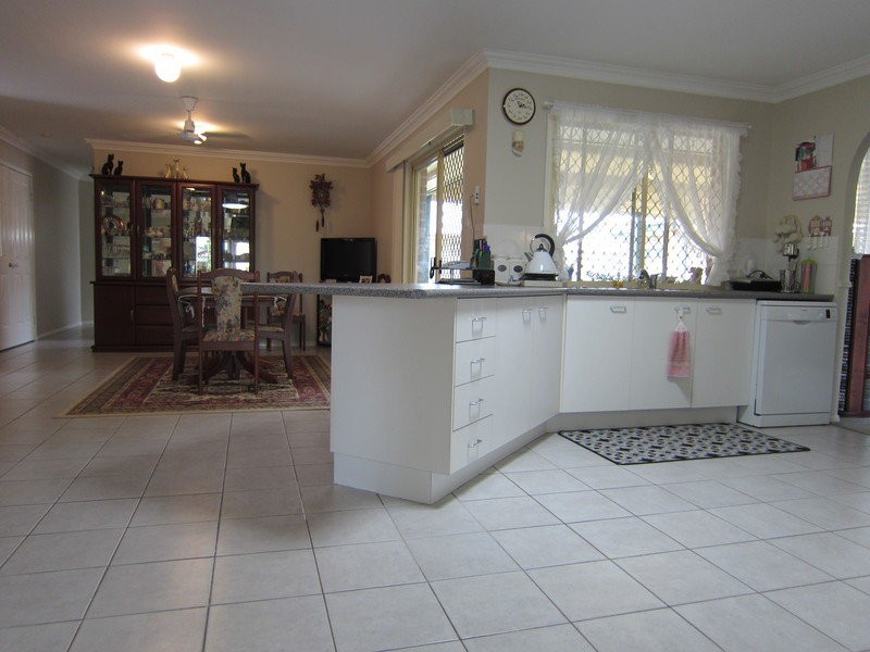 3 Lakewood Court, Flinders View QLD 4305