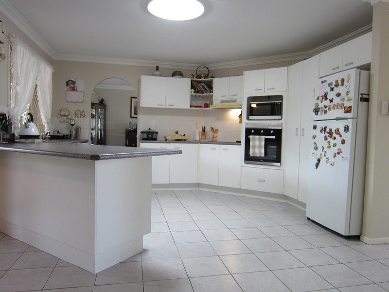 3 Lakewood Court, Flinders View QLD 4305