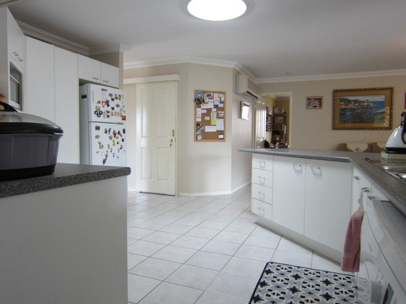 3 Lakewood Court, Flinders View QLD 4305