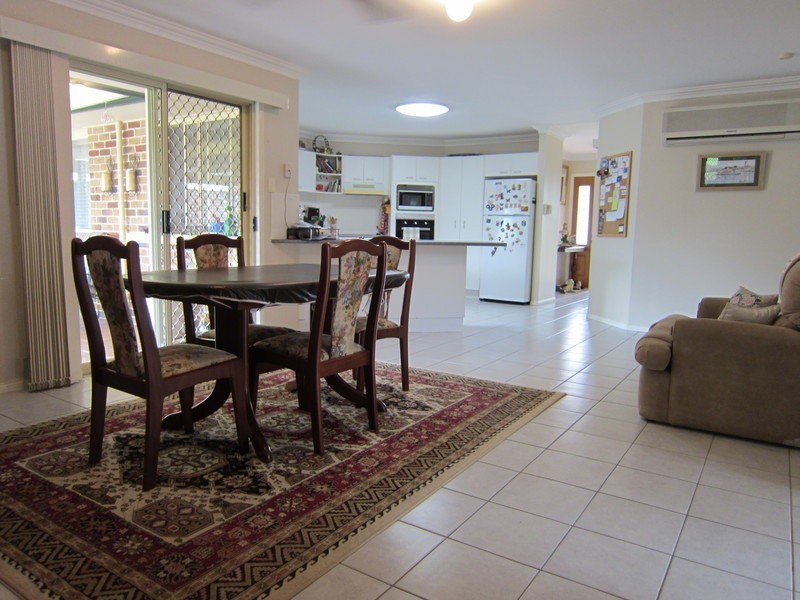 3 Lakewood Court, Flinders View QLD 4305