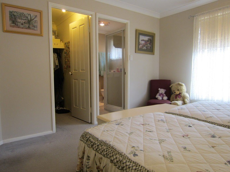3 Lakewood Court, Flinders View QLD 4305