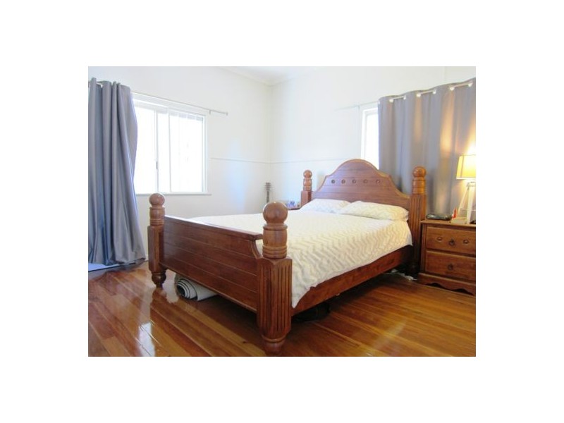 13 Albert Street, North Ipswich QLD 4305