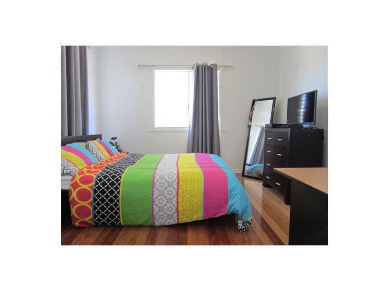 13 Albert Street, North Ipswich QLD 4305