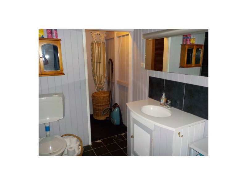 82 Blackstone Road, Silkstone QLD 4304