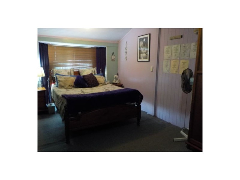 82 Blackstone Road, Silkstone QLD 4304