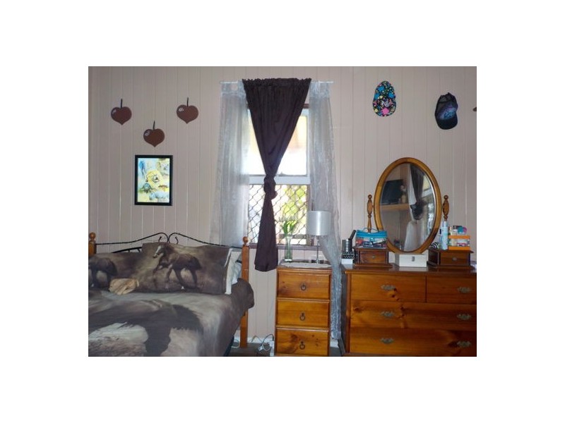 82 Blackstone Road, Silkstone QLD 4304