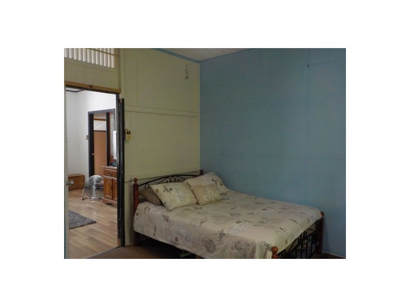 82 Blackstone Road, Silkstone QLD 4304