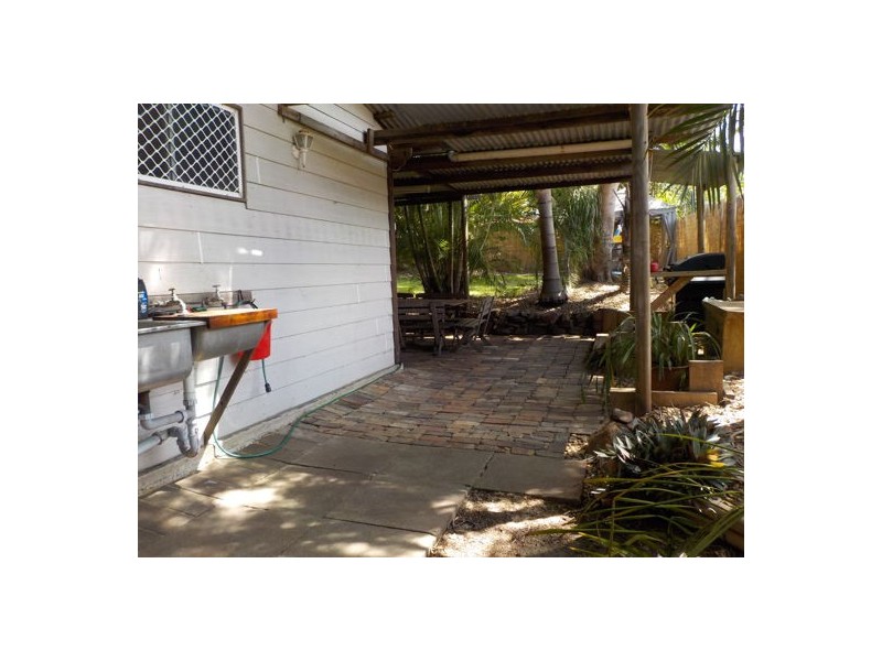 82 Blackstone Road, Silkstone QLD 4304