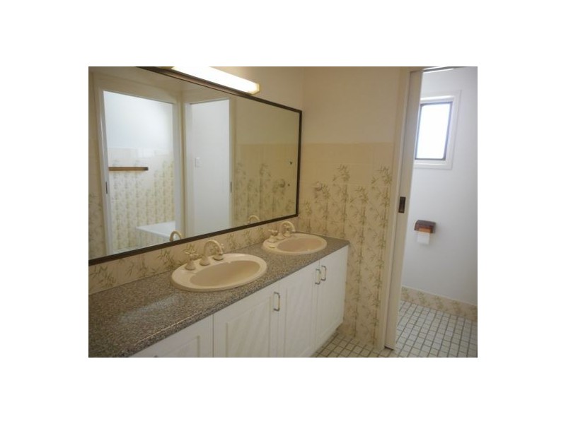 18 Aberdeen Street, Bundamba QLD 4304