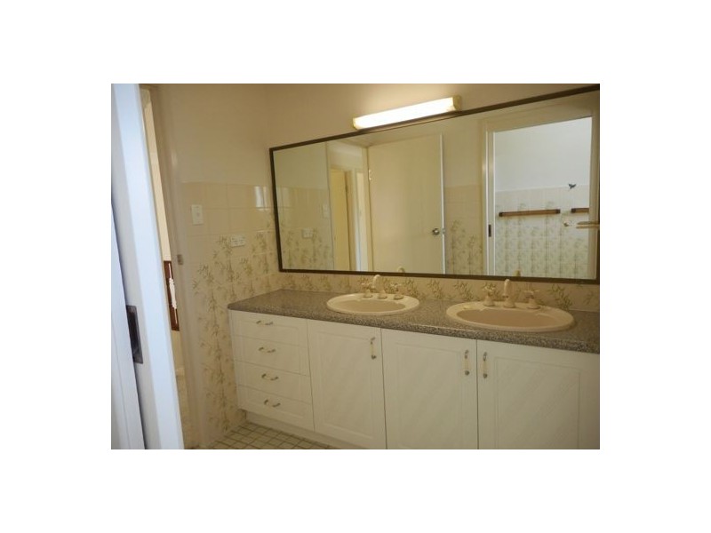 18 Aberdeen Street, Bundamba QLD 4304