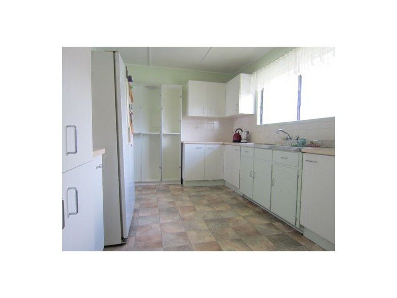 18 Denman Street, Leichhardt QLD 4305