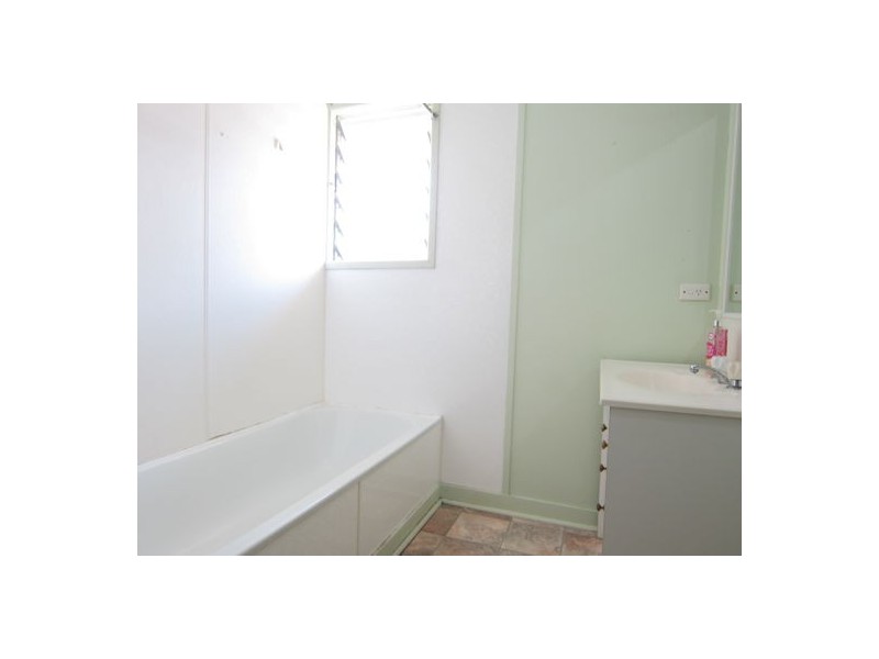 18 Denman Street, Leichhardt QLD 4305