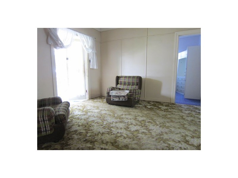 173 Glebe Road, Silkstone QLD 4304