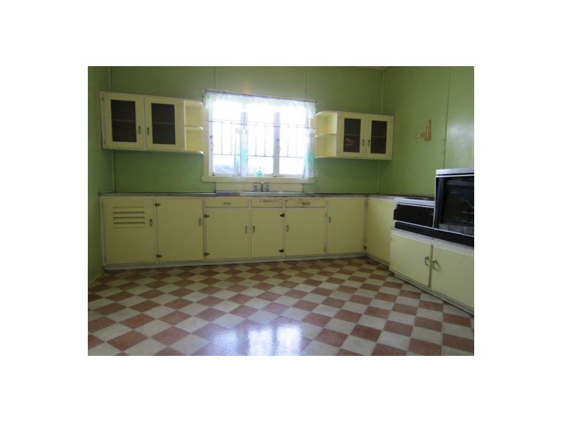 173 Glebe Road, Silkstone QLD 4304