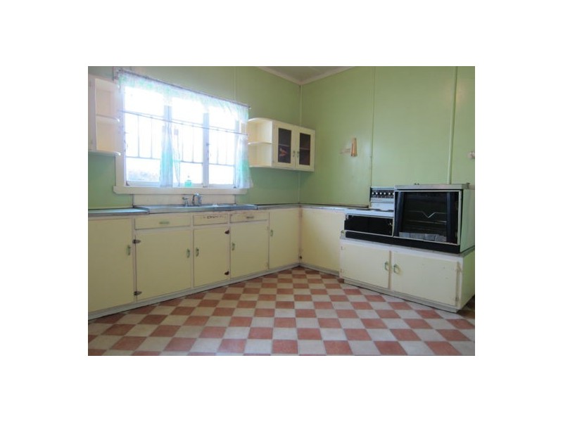 173 Glebe Road, Silkstone QLD 4304