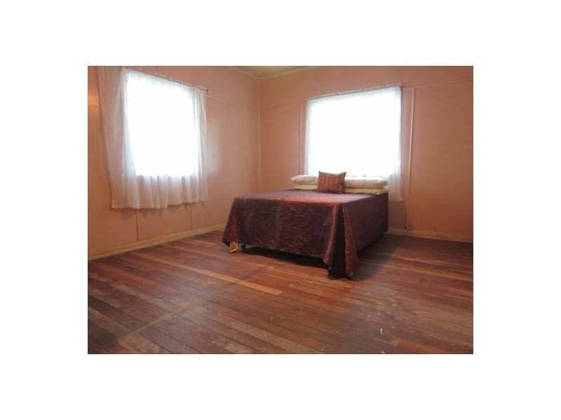 173 Glebe Road, Silkstone QLD 4304