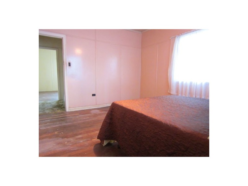 173 Glebe Road, Silkstone QLD 4304