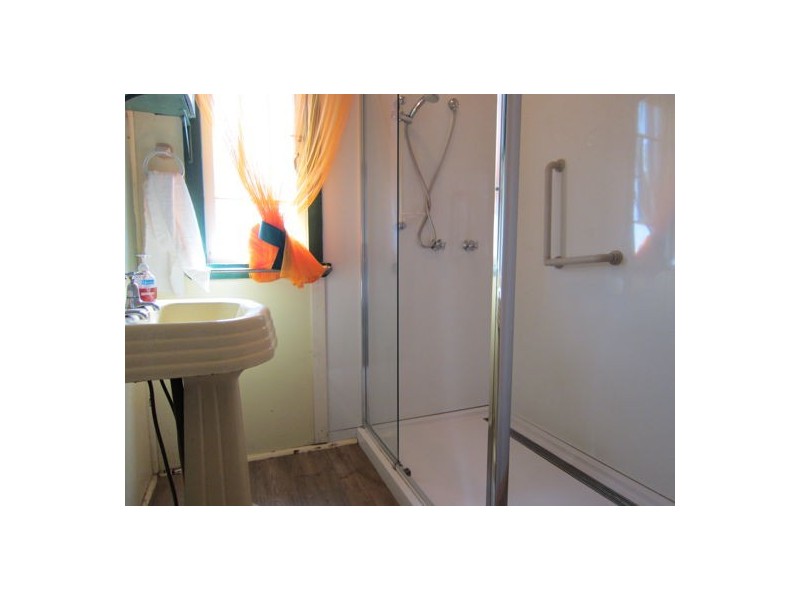 173 Glebe Road, Silkstone QLD 4304