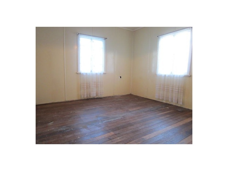 173 Glebe Road, Silkstone QLD 4304