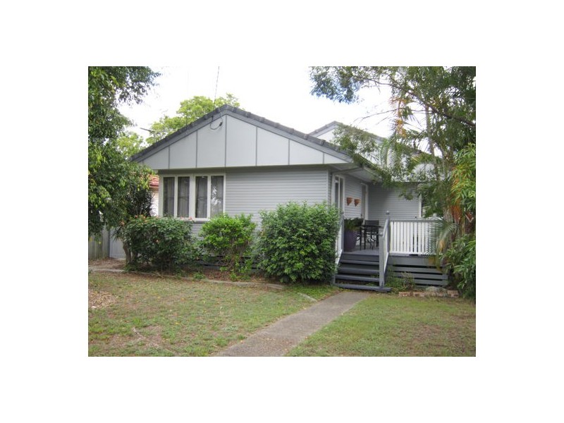 32 Larsen Street, Leichhardt QLD 4305