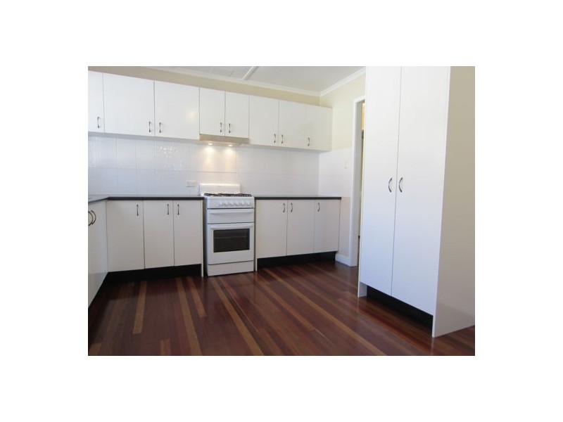32 Larsen Street, Leichhardt QLD 4305