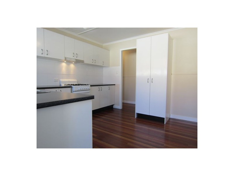 32 Larsen Street, Leichhardt QLD 4305