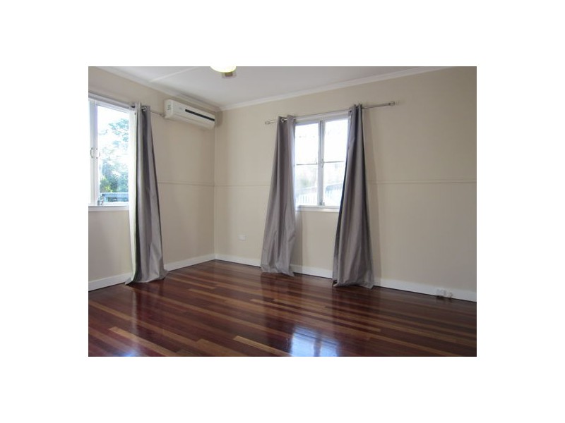 32 Larsen Street, Leichhardt QLD 4305