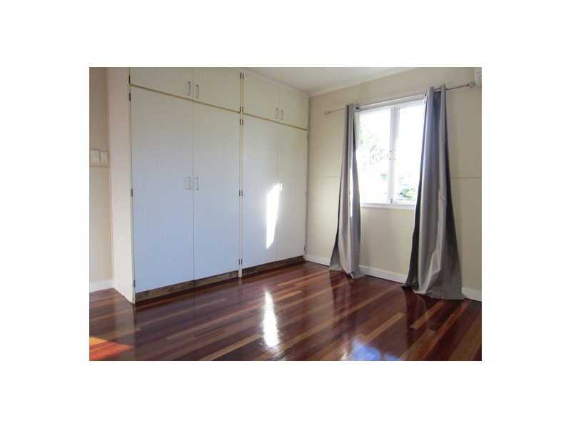 32 Larsen Street, Leichhardt QLD 4305