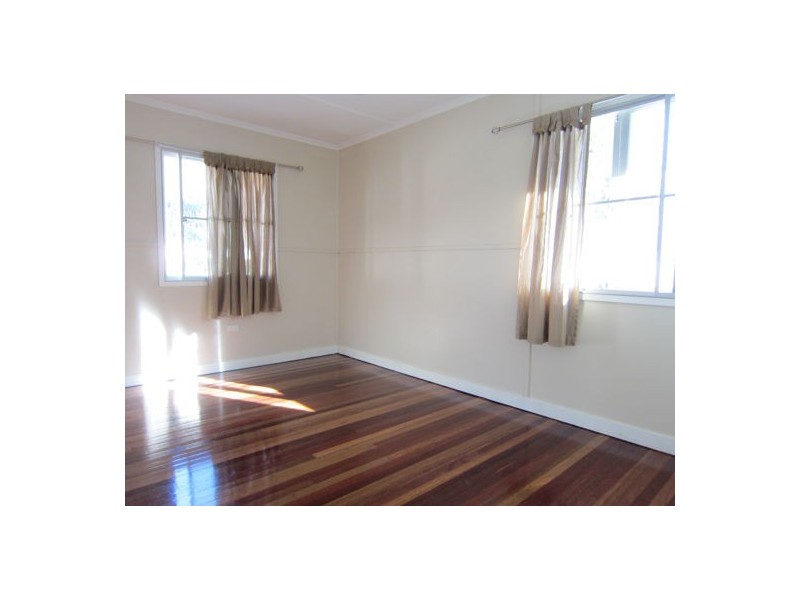 32 Larsen Street, Leichhardt QLD 4305