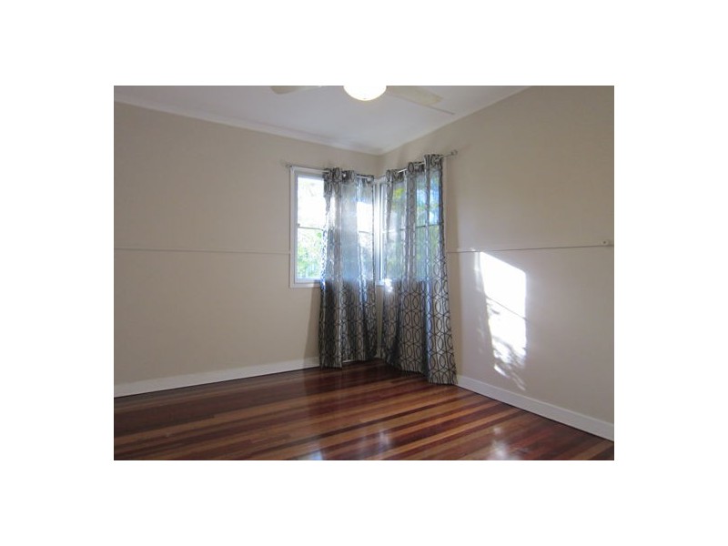 32 Larsen Street, Leichhardt QLD 4305