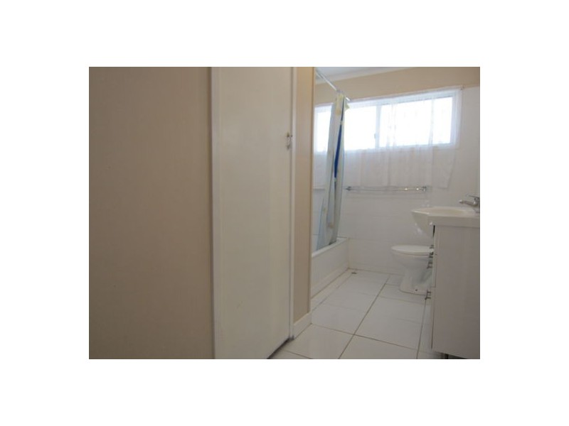 32 Larsen Street, Leichhardt QLD 4305